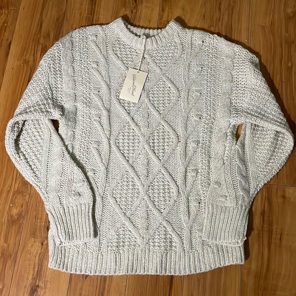 Women’s Longsleeve Cable Detail Pullover. XS